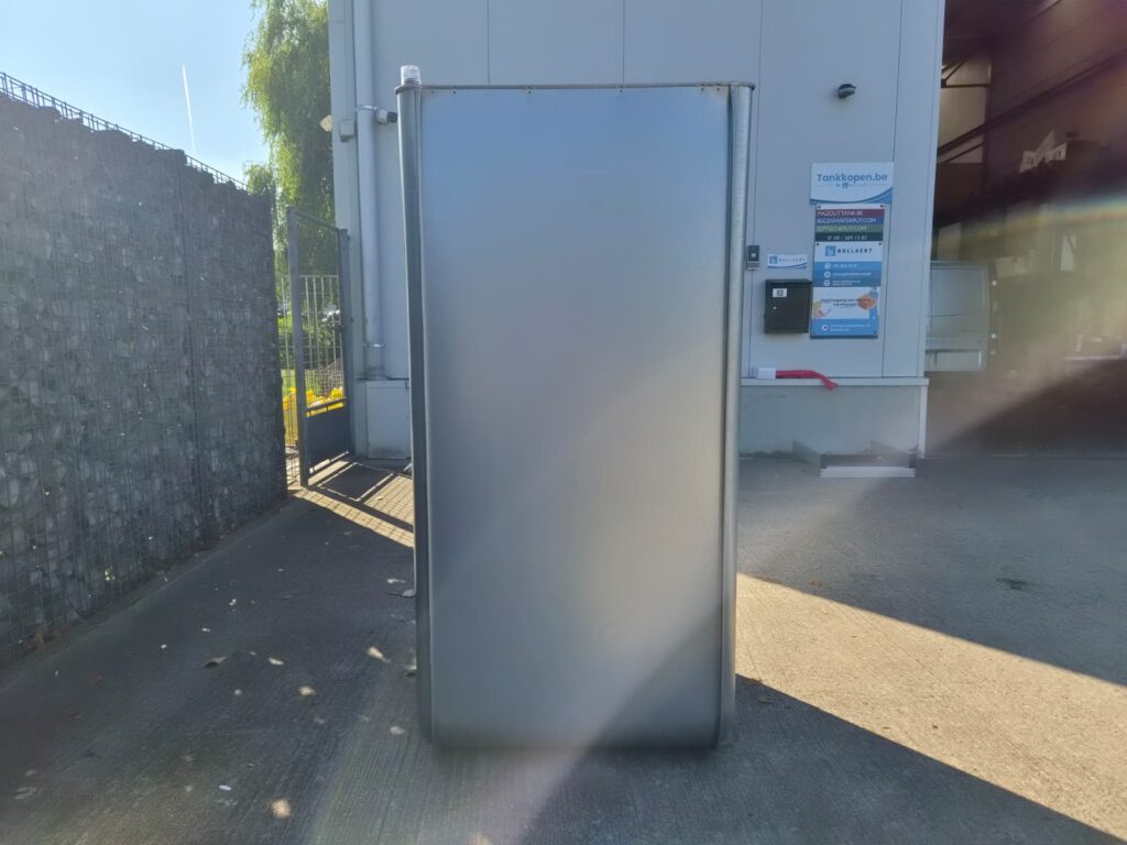 Arrière de la cuve à fioul galvanisée 620 litres